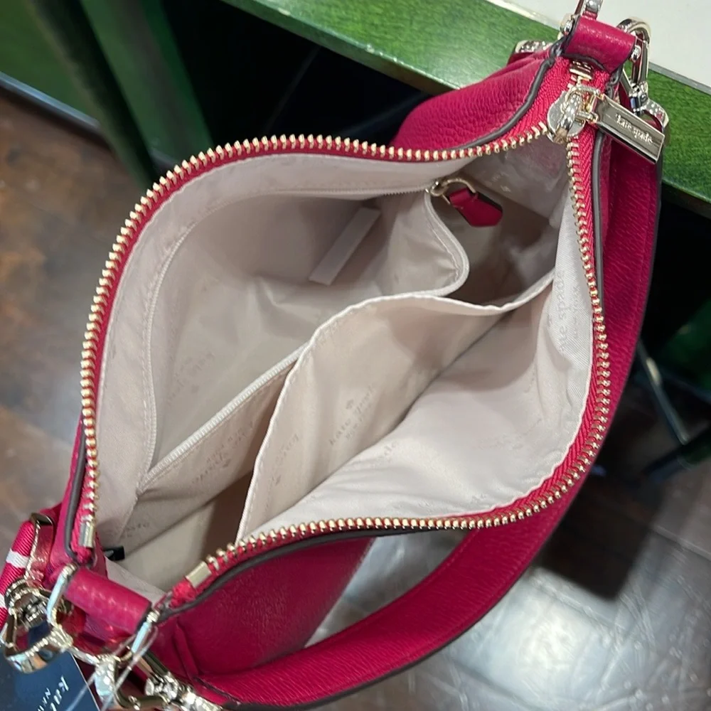 Kate Spade Rosie Shoulder Bag With Tech Attachment AirPod
Renaissance Rosie
NWT - Picture 13 of 16